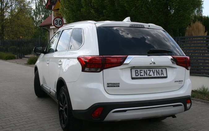 Mitsubishi Outlander cena 81500 przebieg: 50000, rok produkcji 2020 z Warszawa małe 631